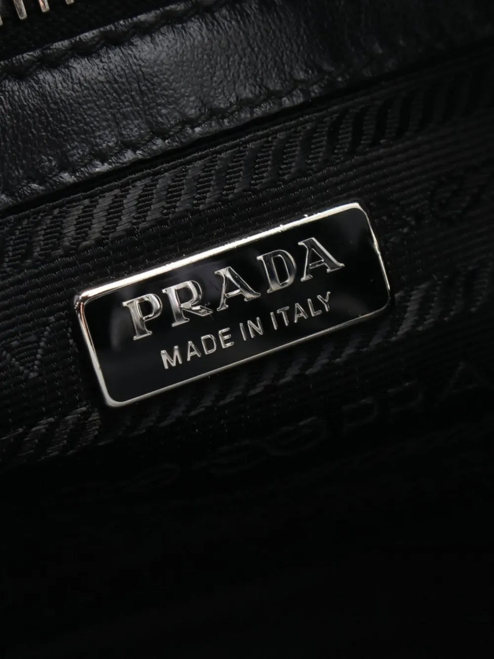 Pre-OwnedPrada Pre-Owned10's Logo Triangle tote bag