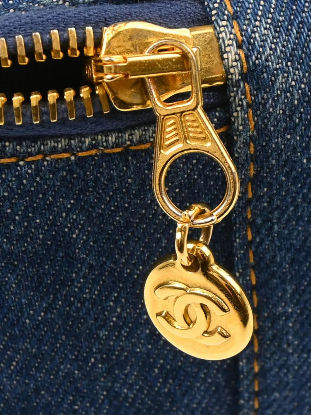Pre-OwnedCHANEL Pre-Owned1997 denim vanity handbag