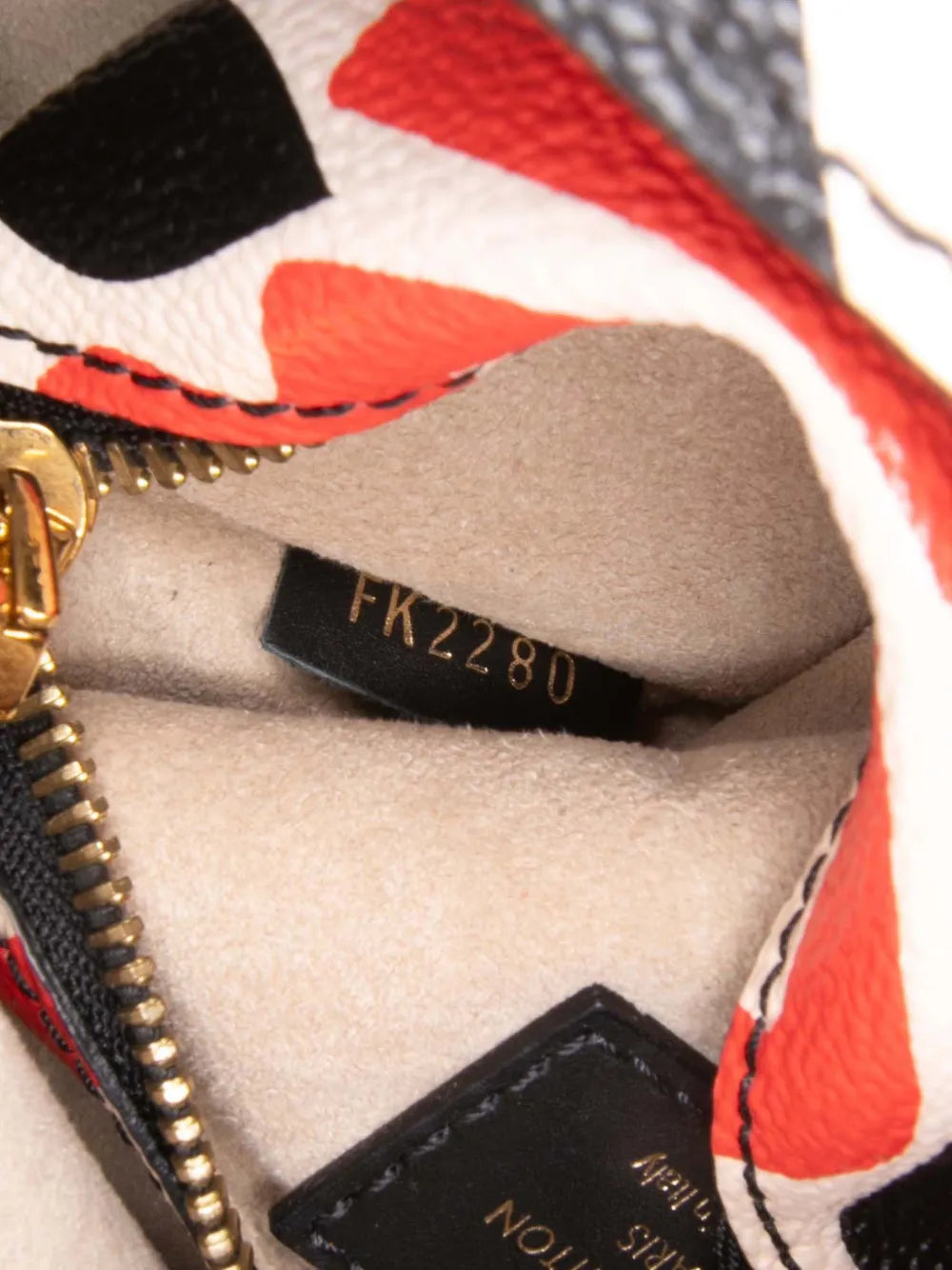 Pre-OwnedLouis Vuitton Pre-Owned2020 Monogram Giant Crafty Neonoe MM bucket bag