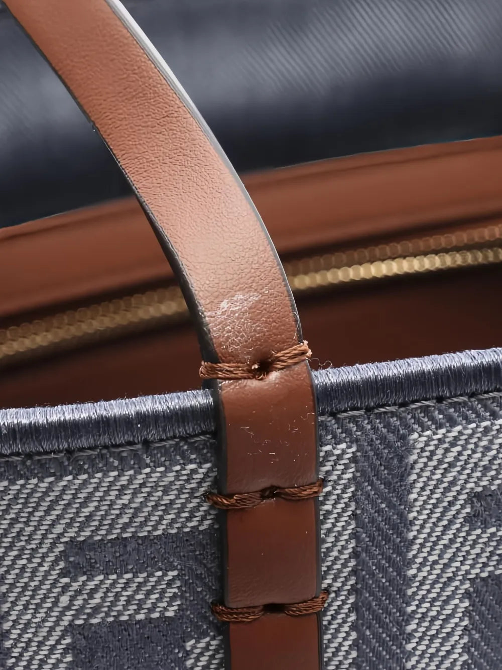 Pre-OwnedFendi Pre-Owned2020 small Zucca pattern shoulder bag