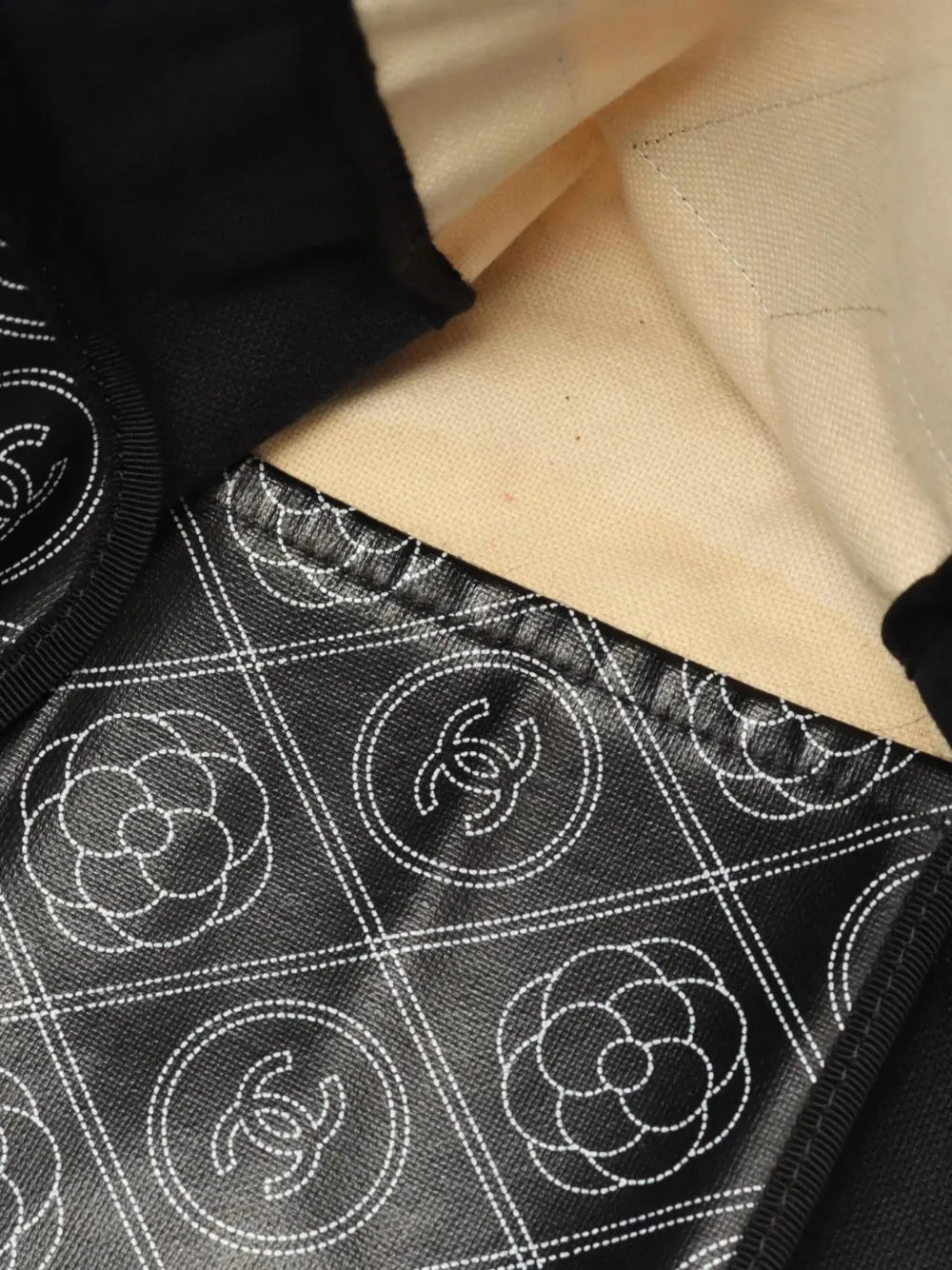 Pre-OwnedCHANEL Pre-Owned2018 Large Coated Canvas Camellia Logo Deauville Shopping Tote satchel