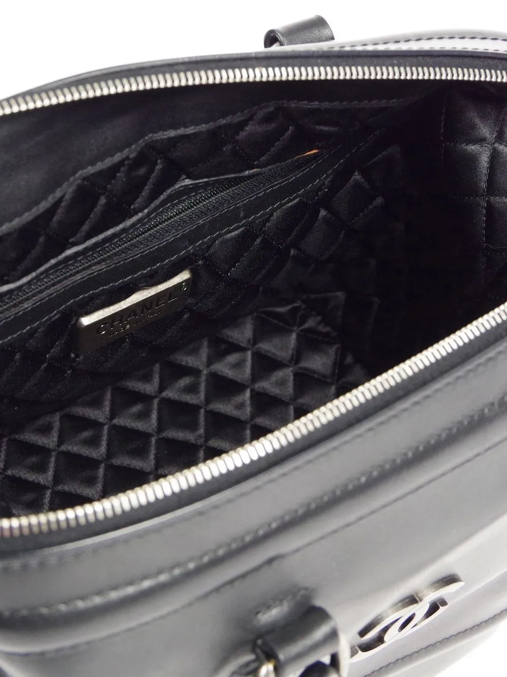 Pre-OwnedCHANEL Pre-Owned2006 CC leather bowling bag