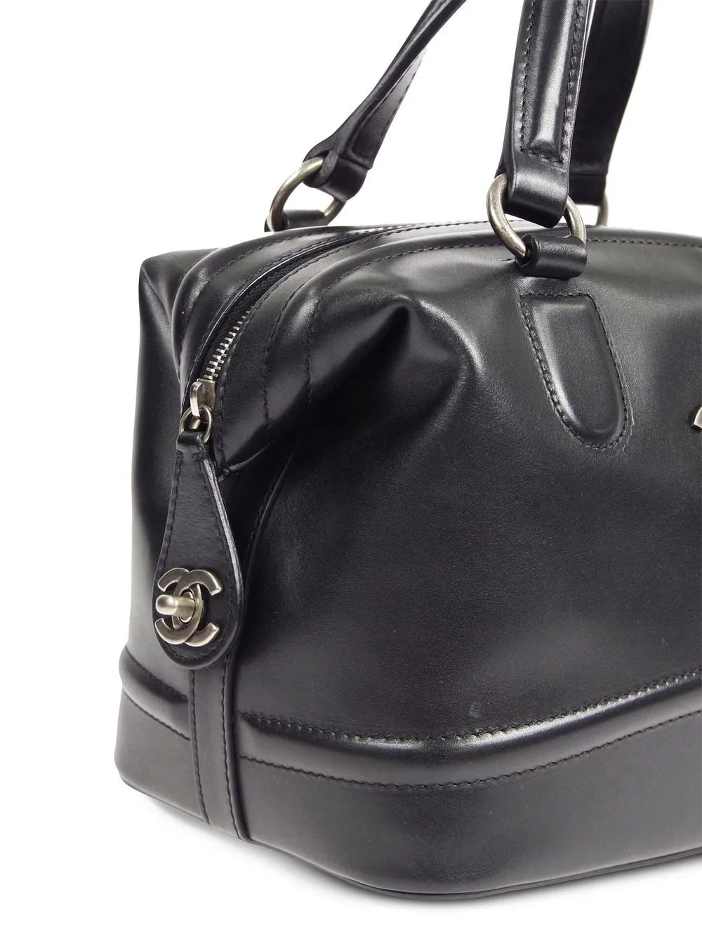 Pre-OwnedCHANEL Pre-Owned2006 CC leather bowling bag