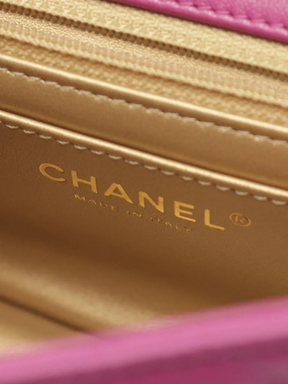 Pre-OwnedCHANEL Pre-Owned2021-2022 Chanel Classic Flap mini shoulder bag