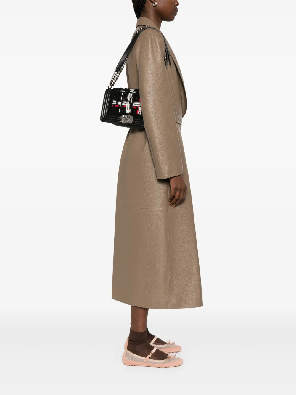 Pre-OwnedCHANEL Pre-Ownedmedium Boy shoulder bag