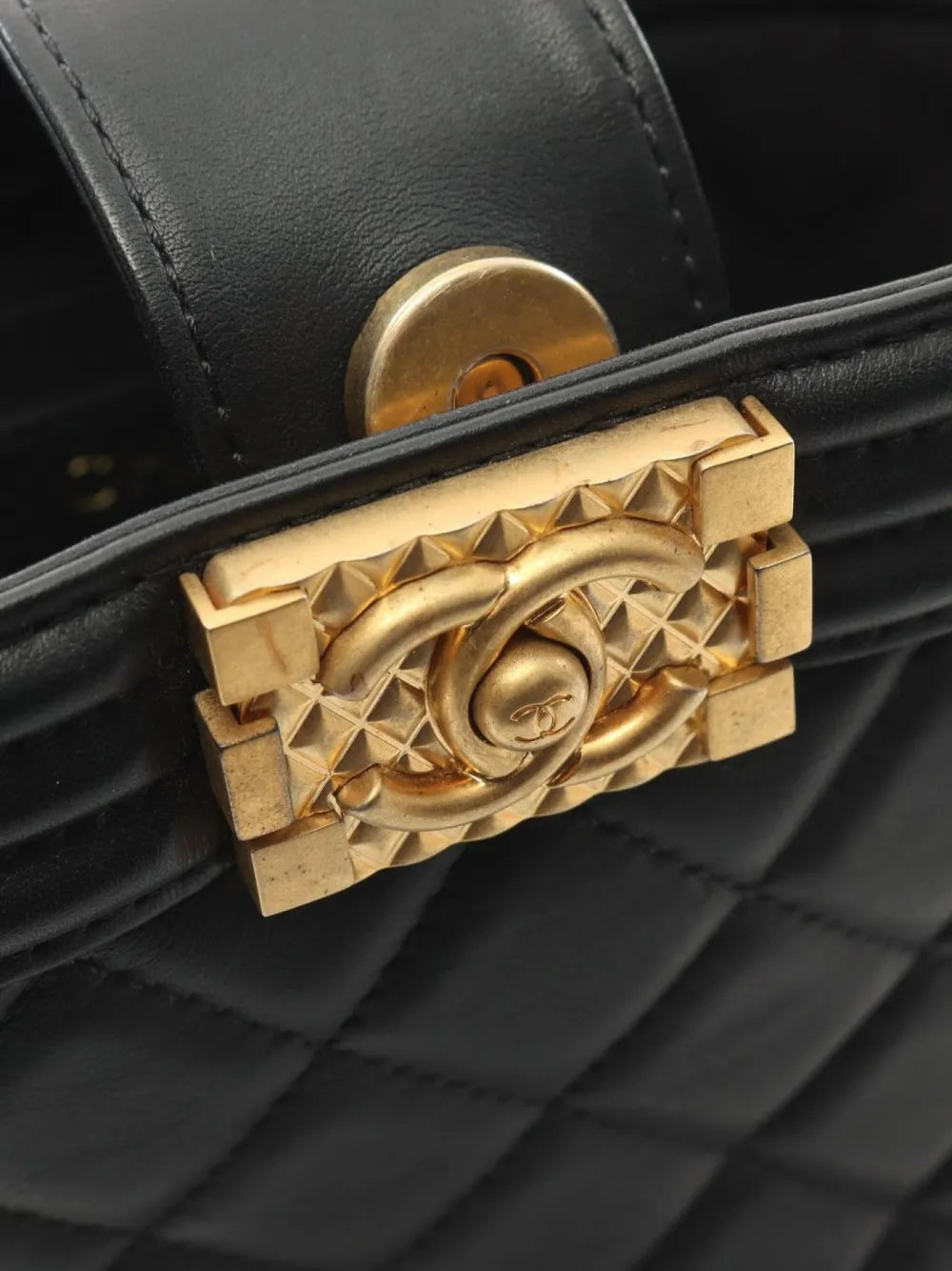 Pre-OwnedCHANEL Pre-Owned2020-2021 Boy Chanel bucket bag
