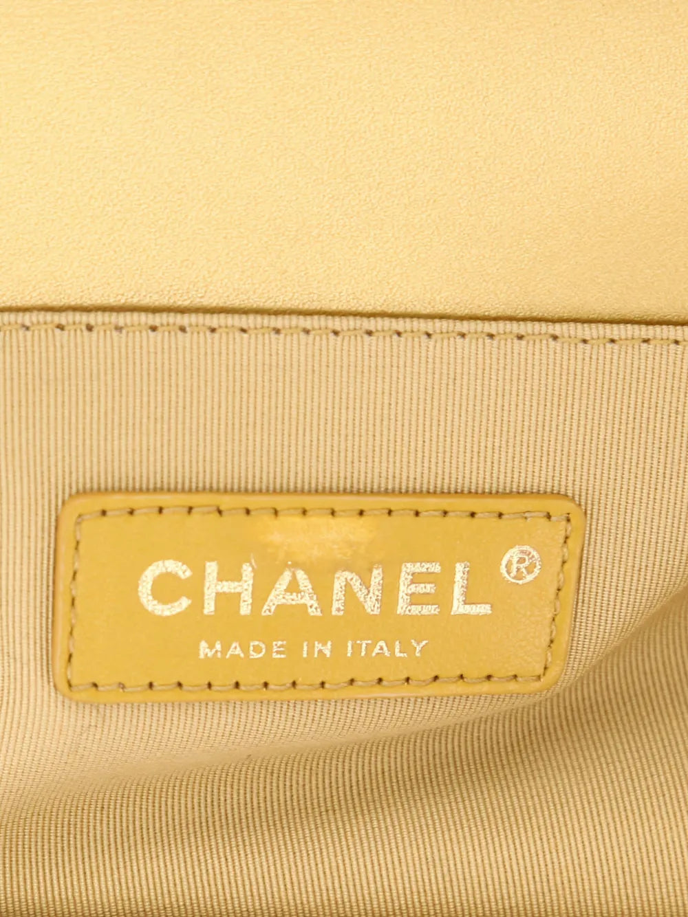 Pre-OwnedCHANEL Pre-Ownedmedium Chanel Boy shoulder strap