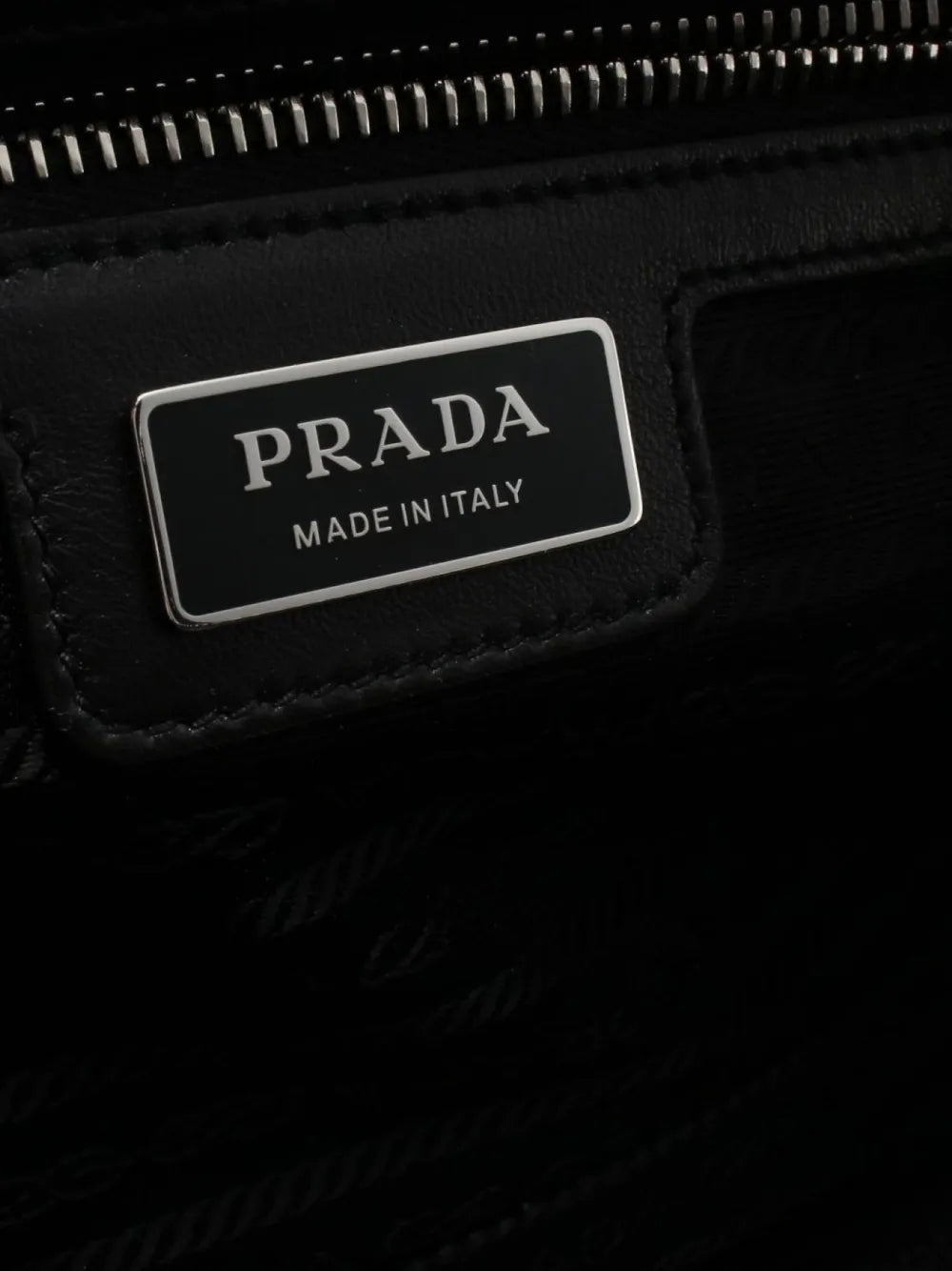 Pre-OwnedPrada Pre-Owned2020s beaded floral appliquhandbag