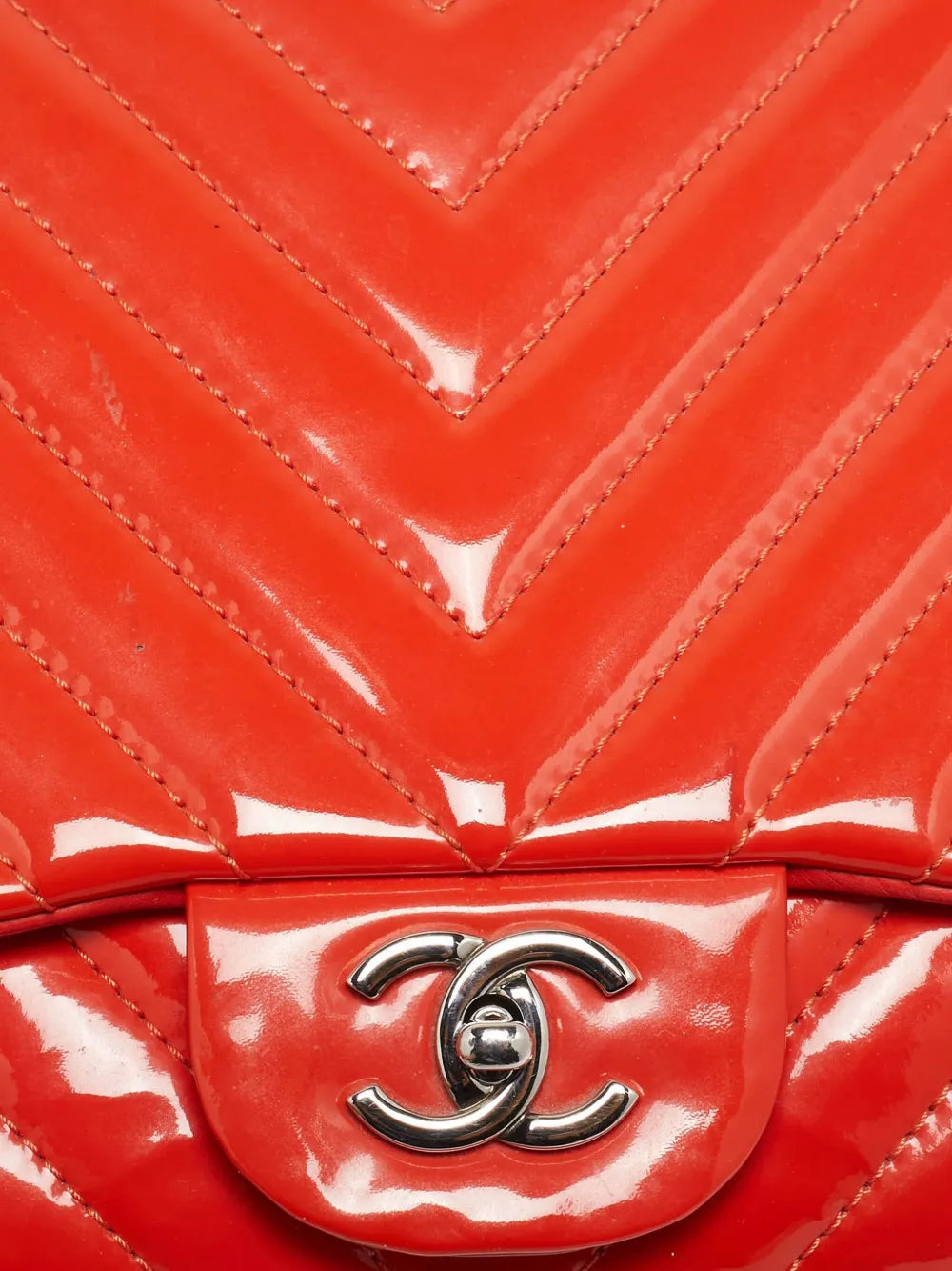 Pre-OwnedCHANEL Pre-OwnedChevron patent leather bag